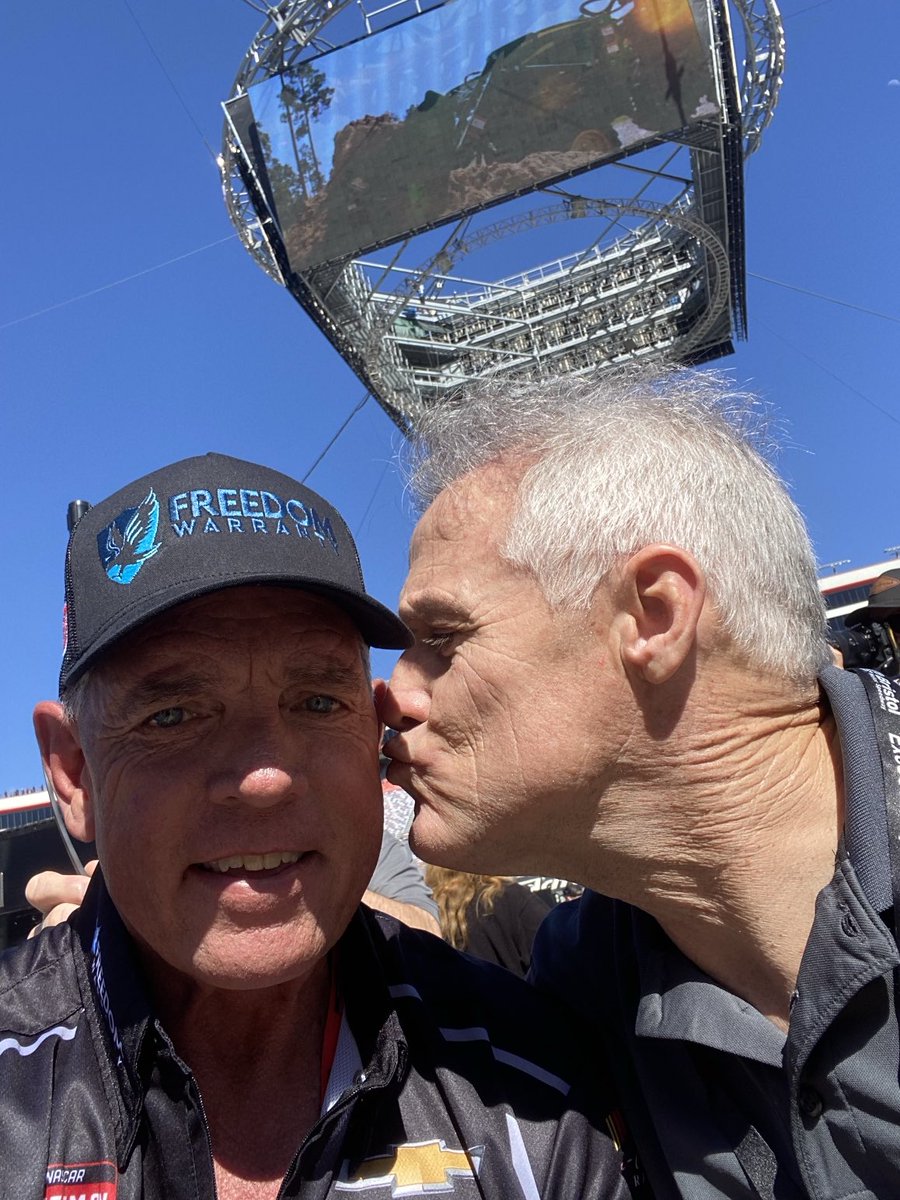 Great seeing my brother ⁦@Kenny_Wallace⁩ at BRISTOL today and as always He is being silly! Luv Ya KENNY ❤️