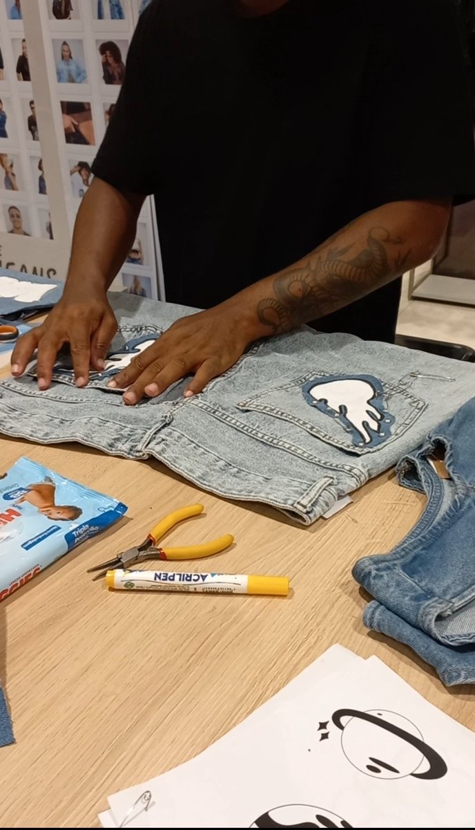 SSMITHBRASIL's tweet photo. Passamos na @riachuelo do Shopping Ibirapuera para garantir nosso look customizado para ver Sam Smith! Sua pulseira do Lolla vale 10% de desconto em jeans e customização grátis na loja! Corre que é só até 17/03, das 10h às 22h. Não perca! #RiachuNoLollaBR
#PoolJeans #parceria https://t.co/4wop71QP6z