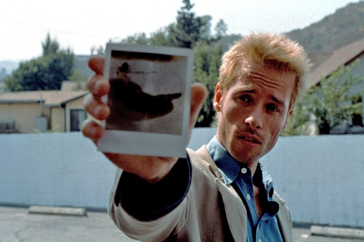 Horror31's tweet photo. Memento, written and directed by Christopher Nolan and starring Guy Pearce, Carrie-Anne Moss, Joe Pantoliano, Mark Boone Junior, Russ Fega, Jorja Fox, Stephen Tobolowsky, Harriet Sansom Harris, Thomas Lennon and Callum Keith Rennie, was released on this day in 2000 (USA) 🎬 https://t.co/hpAQph8Cx2