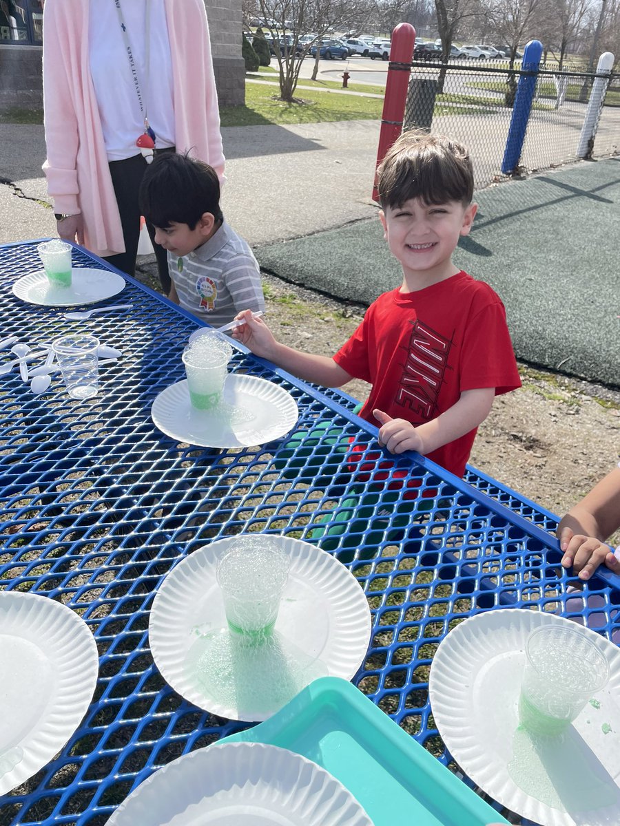 misscastaldo's tweet photo. The leprechaun left us some special rocks on Friday! We dropped them in vinegar and watched the magic happen. These scientists recorded thoughtful and impressive predictions! @LMMahwah https://t.co/PVREmReftg