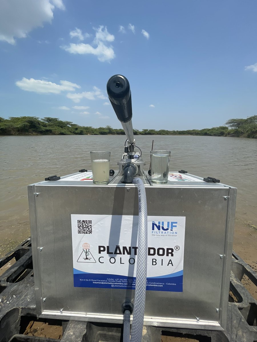 galida12's tweet photo. 1/2 🧵

Durante mi visita en #La_Guajira, @IsraelinCol entregó a la comunidad Wayuu de El Pasito, en Riohacha, un equipo de tecnología israelí 🇮🇱 de NUF filtration, que se puede cambiar agua dulce muy contaminada a agua potable.

La tecnología de NUF, que tiene diferentes tamaños de equips, es capaz de potabilizar el agua contaminada, liberándola de patógenos, virus y agentes microbiológicos sin necesidad de usar tratamientos químicos.

Muchas gracias señor alcalde @GenaroRedondoC de @AlcaldiaRcha por acompañarnos. Agradecimiento especial a @IsraAID y @MASHAVisrael, nuestros socios por este granito de arena de apoyo por el desarrollo sustentable de #La_Guajira 
🇮🇱🤝🇨🇴