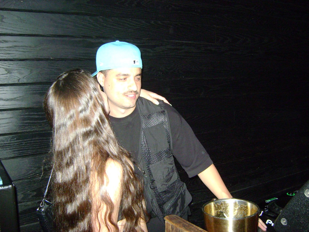 mikeybarreneche's tweet photo. Small rooms, good people, the best times @beneathmiami @coyotacowynwood https://t.co/VxCZBStQrO