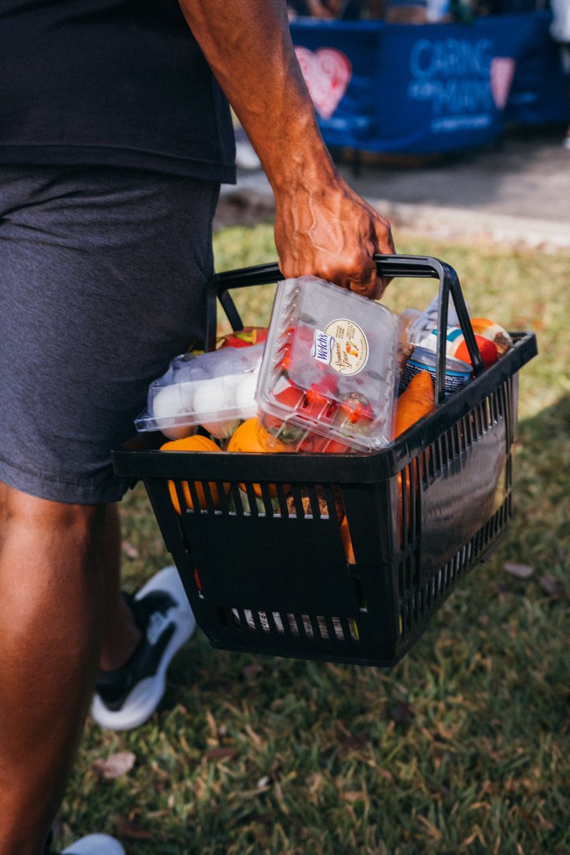 caring4miami's tweet photo. Today, our Mobile Market provided FREE nutritious groceries, enriching lives one basket at a time ππ. Swipe to witness the smiles and transformative impact of healthy food access. Join us in sowing seeds of kindness! #CaringForMiami https://t.co/muh1nxvc0Q
