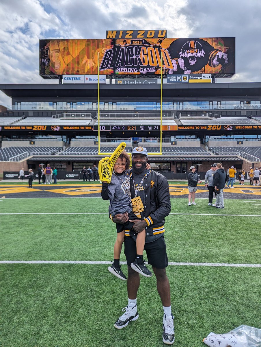 Thank you @MizzouFootball for giving us old head football Tigers a hospitable experience second to none, for loving on my boy, and giving him a smile to light up the planet for millennia. He'll love this place forever, just as Daddy does, & we did this thing together. #MIZ