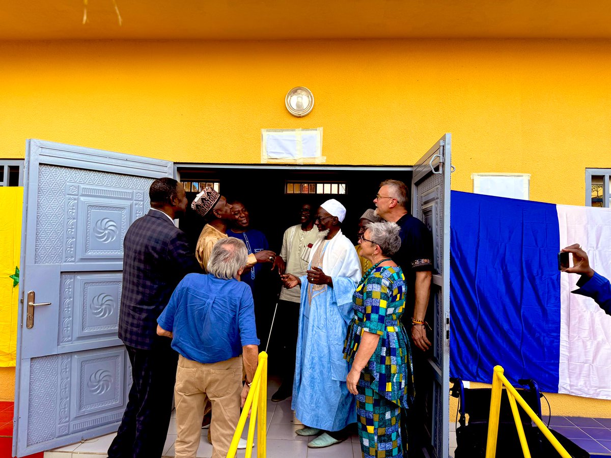 papegahnba's tweet photo. Inauguration du nouvel atelier du Centre d’Adaptation de Rééducation Fonctionnelle pour Enfants et Adolescents Handicapés à Mbour cet après midi en présence du Parrain Maitre Boucounta Diallo et de Président ALVM - Association la Vie en Marche France Alain Million.  #ALVM #CS https://t.co/umeVTAnOCj