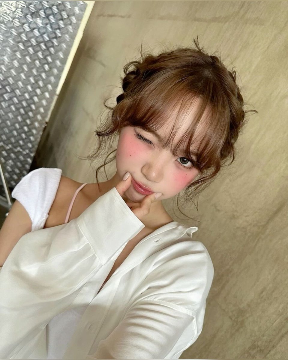 chaewon pics tweet media