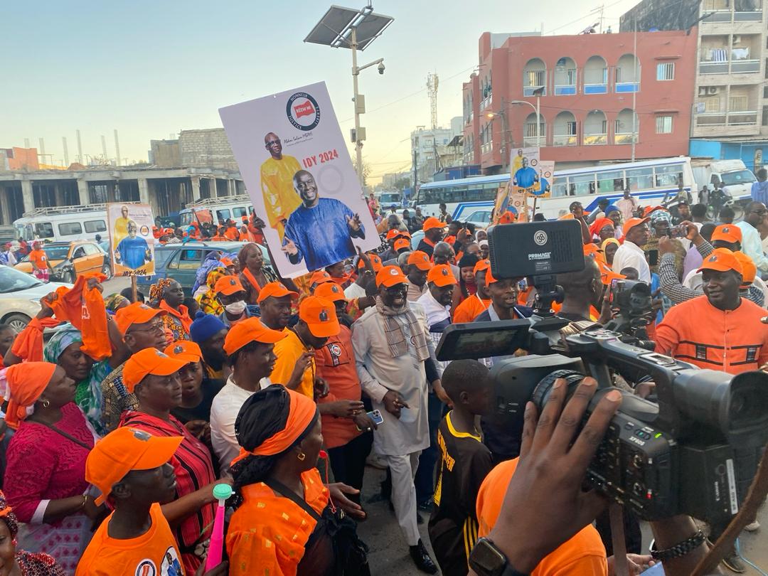 FallCheikhBamba's tweet photo. Mobilisation exceptionnelle 

Guédiawaye déroule le tapis rouge à Idrissa SECK (Officiel) 

En route vers le grand soir.

#COALITIONIDY2024 
#IDY2024 https://t.co/OUr2Rl1TR5