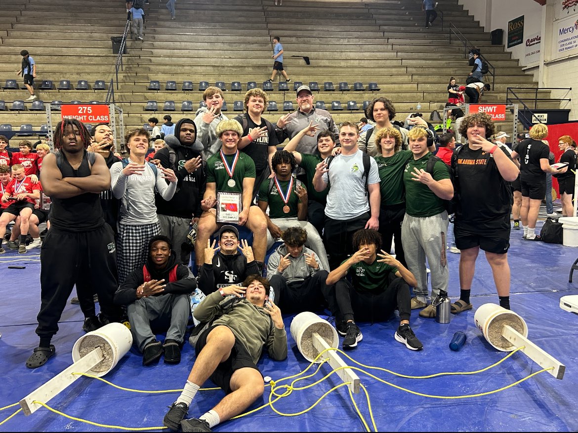 BerginKysar's tweet photo. 2024 6A State Champs! 3 peat. 
Broke my own 242 lb state record deadlift with 640 lbs.
@SFWolvesAthl @SFwolvesFTBL @coach_wolfpack #OUDNA #OKPreps https://t.co/wLhEhDFLgm