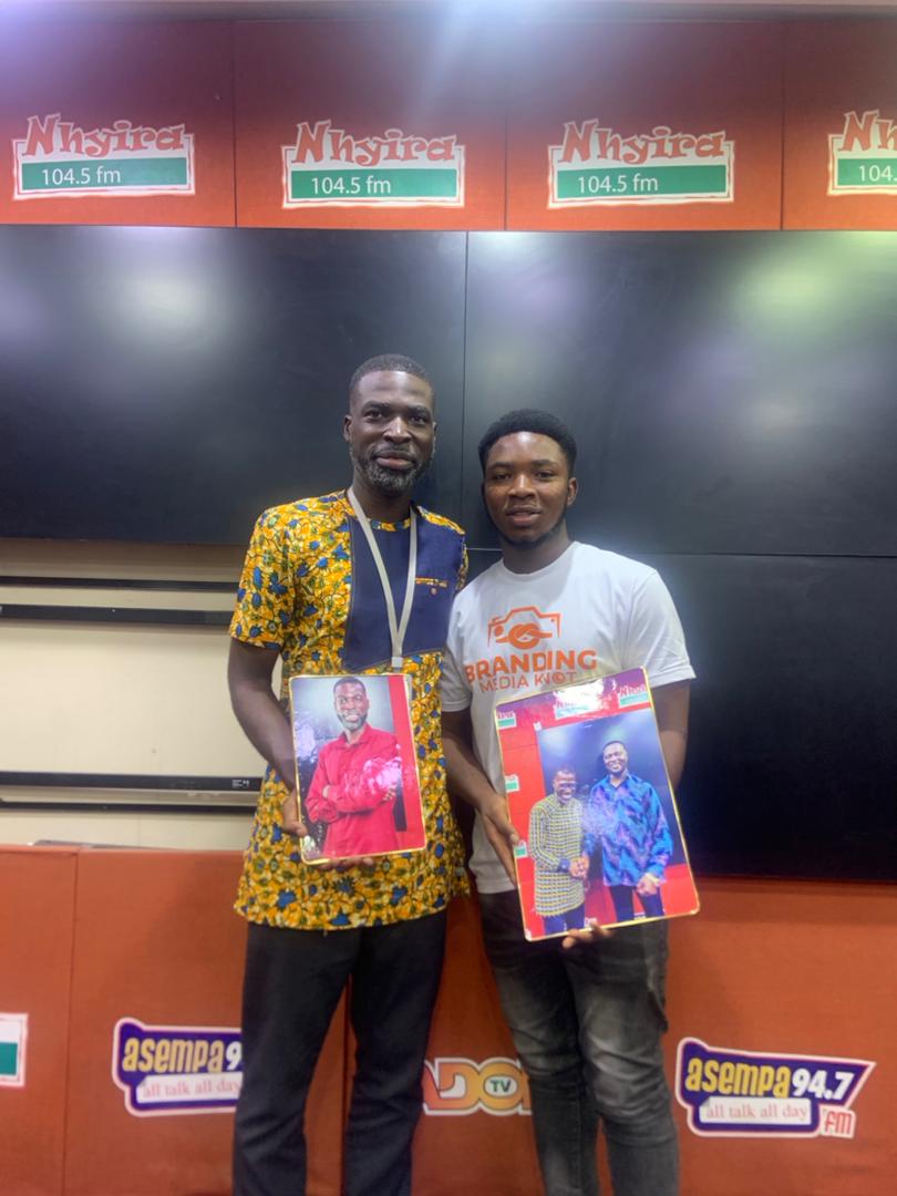 ImagesBmk's tweet photo. The BMK Images team Presented a picture frames to the host of the morning political show in Nhyira fm. We had an opportunity to sell out the brand on air and call for support to emerging student entrepreneurs.

Branding Media Knot❤️🇬🇭. https://t.co/Bp4xoap1FZ