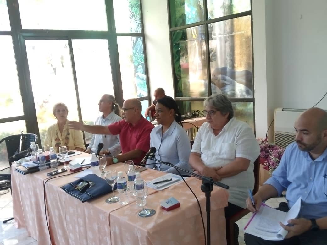 Intercambio con artistas, directivos y trabajadores del sistema de la televisión cubana, se habló de la necesaria transformación de la televisión en esta era digital, de la innovación y alianzas estratégicas para solucionar problemas,del diálogo constante y las proyecciones
#Cuba