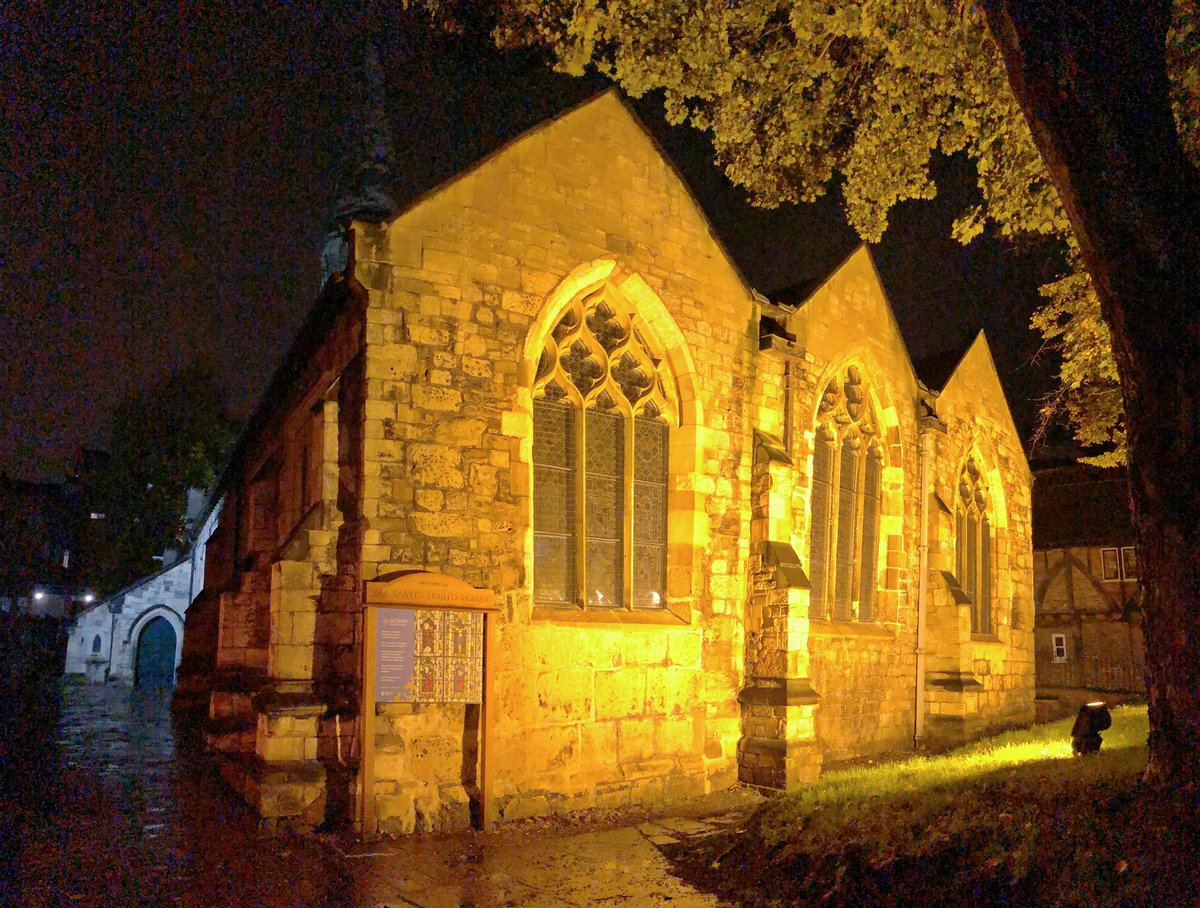 Luckily came across this place by chance on a night walk along River Ouse in Oct 2022. The All Saints’ Church next to the pump is the place where John Snow was baptised.