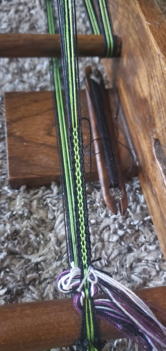 RovingCatFiber's tweet photo. Just warped the inkle loom and I'm loving how it's coming out. #comingsoon #weaving https://t.co/LiXF7kxqeO