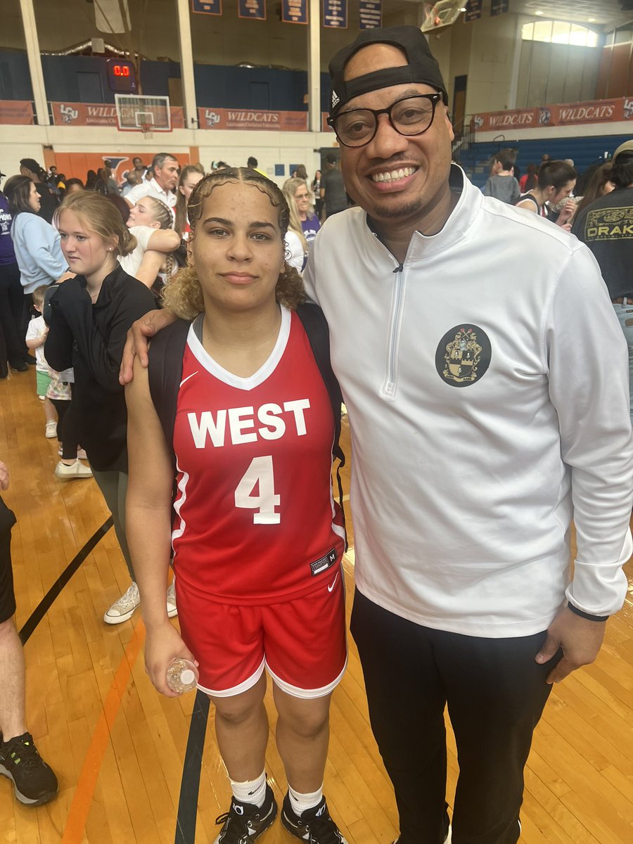 It was good to see these ballers play their last HS game. Congrats <a href="/ChloeLarry21/">ChloeAlise</a> and <a href="/JoliPg24/">Hannah Mouton</a> !👏🏽👊🏽