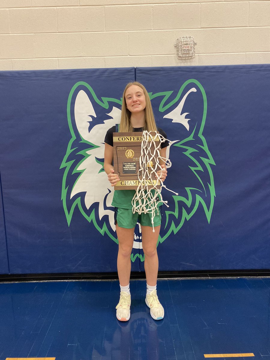 AubreyEiland5's tweet image. Had a great time playing up with 8th grade team this season. So excited to be NWAAC Conference Season Champions! Our team went 17-0! #timberwolfproud @FJHSWolves @BvilleGBB9th @BvilleGirlsBB