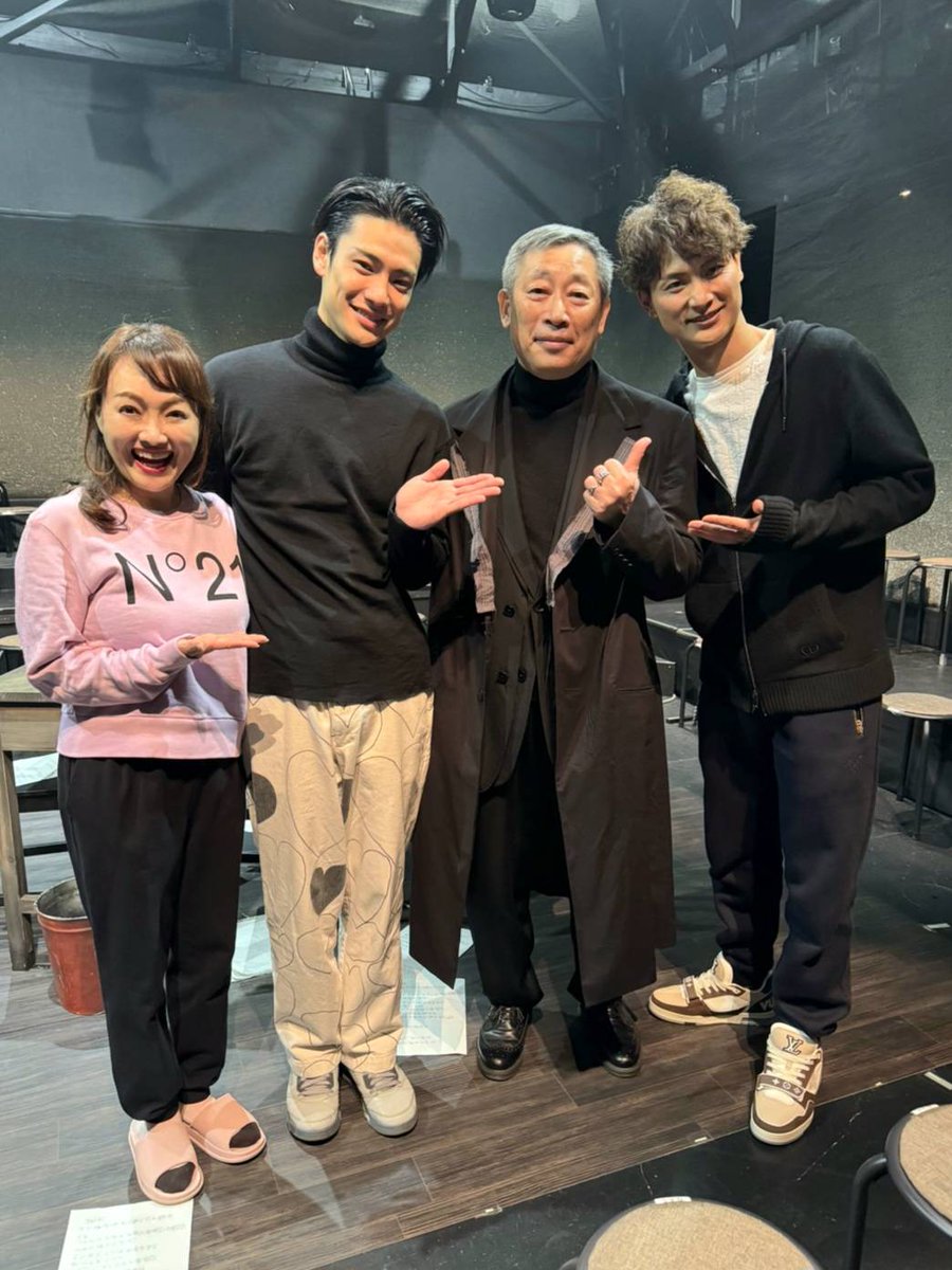 yukinojo_news's tweet image. マチネに続きソワレ公演も！！
超 #秋沢健太朗 さん、海 #日野真一郎 さん、紅 #入絵加奈子 さん、ピアノ #久野飛鳥 さん
ミュージカルSMOKEは、3/31まで！

#森雪之丞 #SMOKE_JP