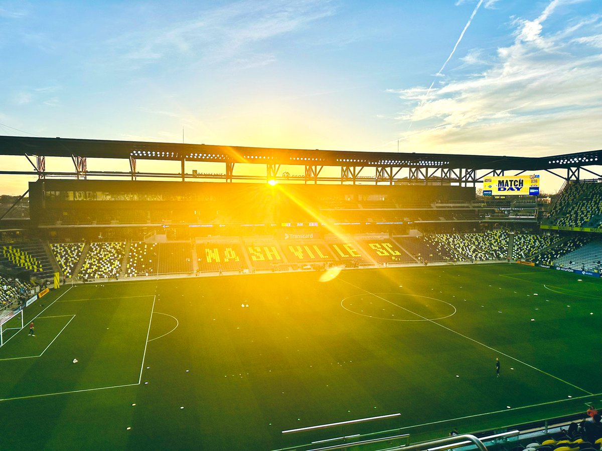 What a beautiful evening in #Nashville for some futebol ⚽️! Let’s go @NashvilleSC ! 🙌🏽