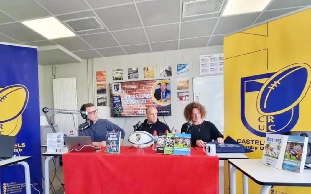 🏉📘¡Celebramos junto a nuestra Regidora @pakitacruzmunoz la pasión por el rugby en la presentación del libro "Rugby Moderno" de Sebastián Perasso! 

¡Os animamos a exploran la evolución y los secretos de este deporte apasionante en esta obra tan interesante!🙌

#SOMCastelldefels