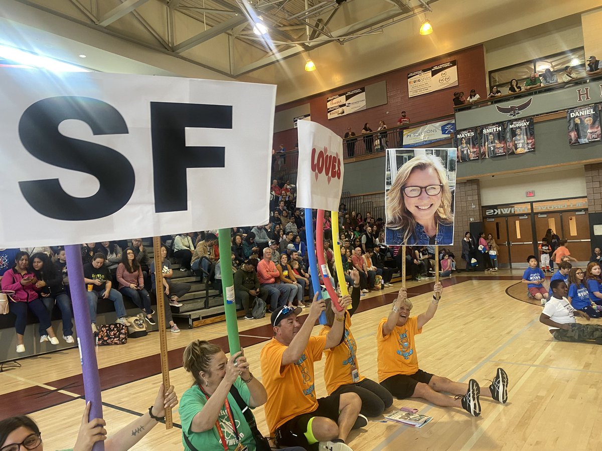 ESO Regionals! It was quite a treat being a part of this event! @FunWeirdScience put on a great science show, and students made farewell signs for @STEMsally. Shout out to all the participants who shared their love of Science! @cobbscience