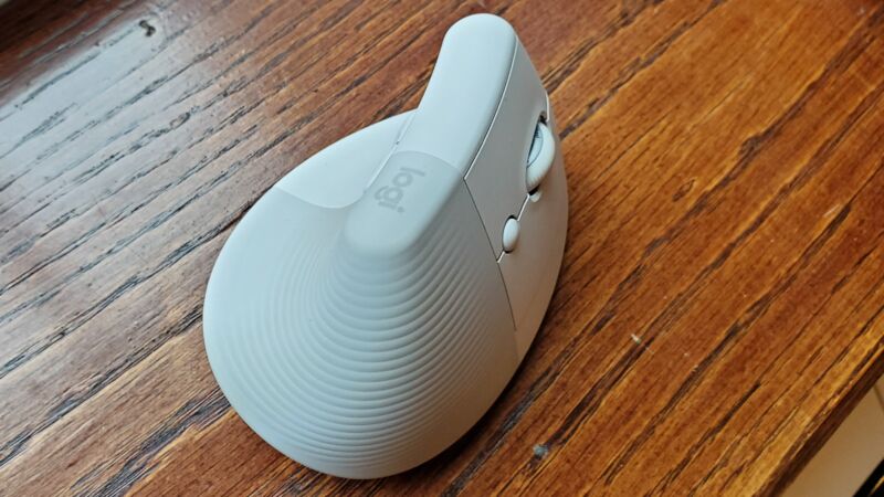 ChristianSelig's tweet photo. Right outside the warranty period my beloved mouse started needing you to click *really* hard for it to function ;_; 

Comfy mouse though, will probably rebuy https://t.co/zSoMXu0bEL