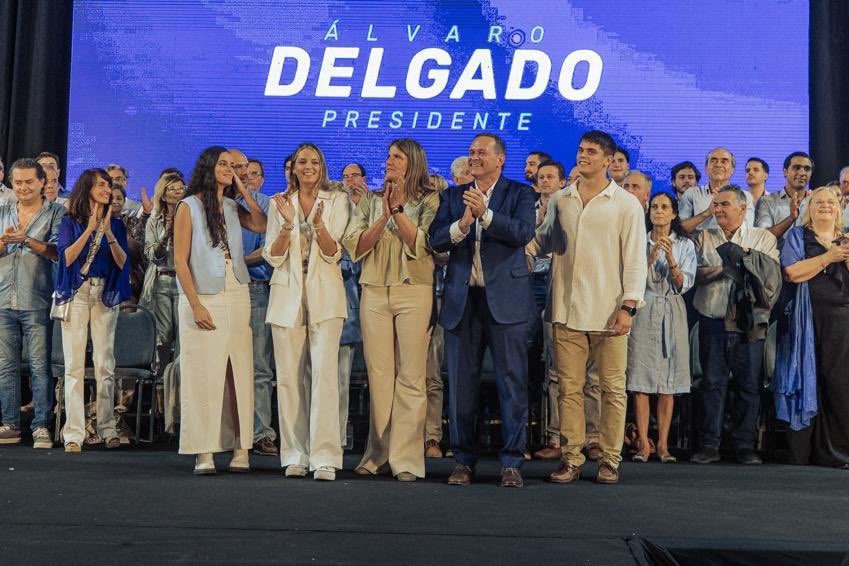 Alborada404's tweet photo. Acto de lanzamiento de @alvarodelgadouy.

¡Largamos oficialmente la campaña! 🙌🏼

#UruguayParaAdelante 🇺🇾💙 https://t.co/W8f9Cvid8B