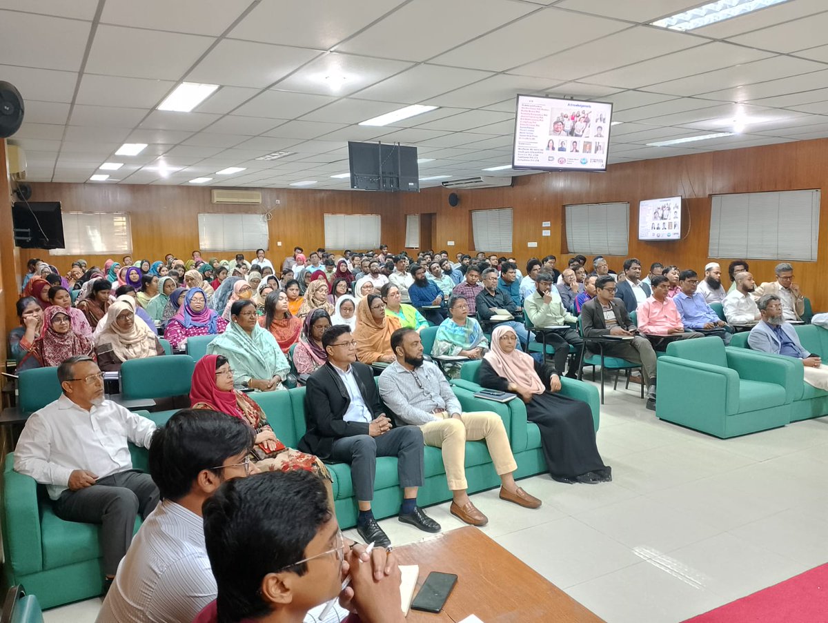 I  enjoyed interacting with the scientists from the Bangladesh Council of  Scientific and Industrial Research (BCSIR). There were many questions from junior scientists  and fellows. Bangladesh's scientific research is advancing across  various disciplines.