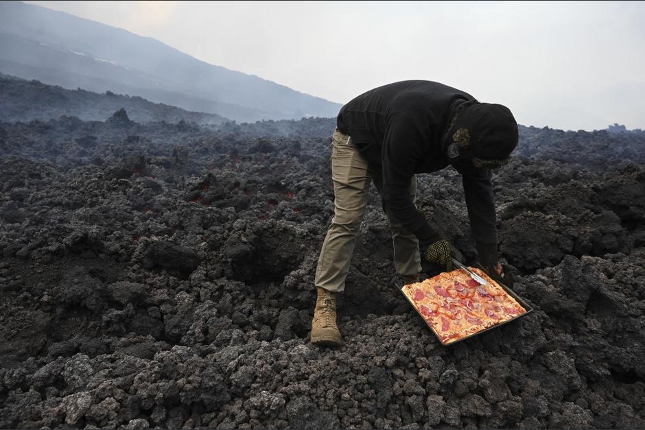 soy_502's tweet photo. 🚨¡ATENCIÓN! 🚨 ⎢¡Denuncia contra pizzería del Volcán Pacaya! El MP realizó inspección en el lugar ⬇️

https://t.co/6Ib29LJskX https://t.co/vJ9Lw8nYbu