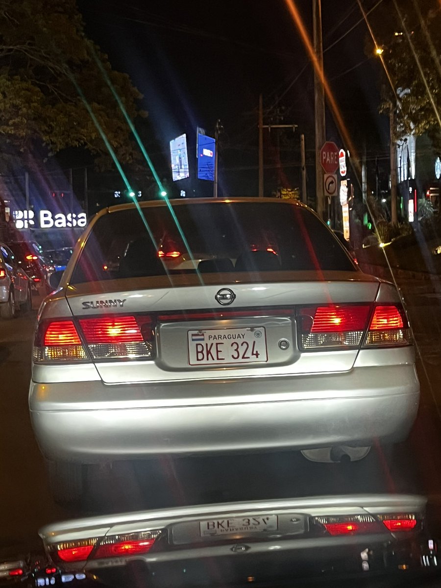 Si tenés un golcito blanco y te chocaron detrás del <a href="/delsol_py/">delSol Shopping & lifestyle</a> sobre San Juan XXIII, este es el que corrió y te dejó ahí.

Si pueden difundir por favor, ya no vi que le haya alcanzado.