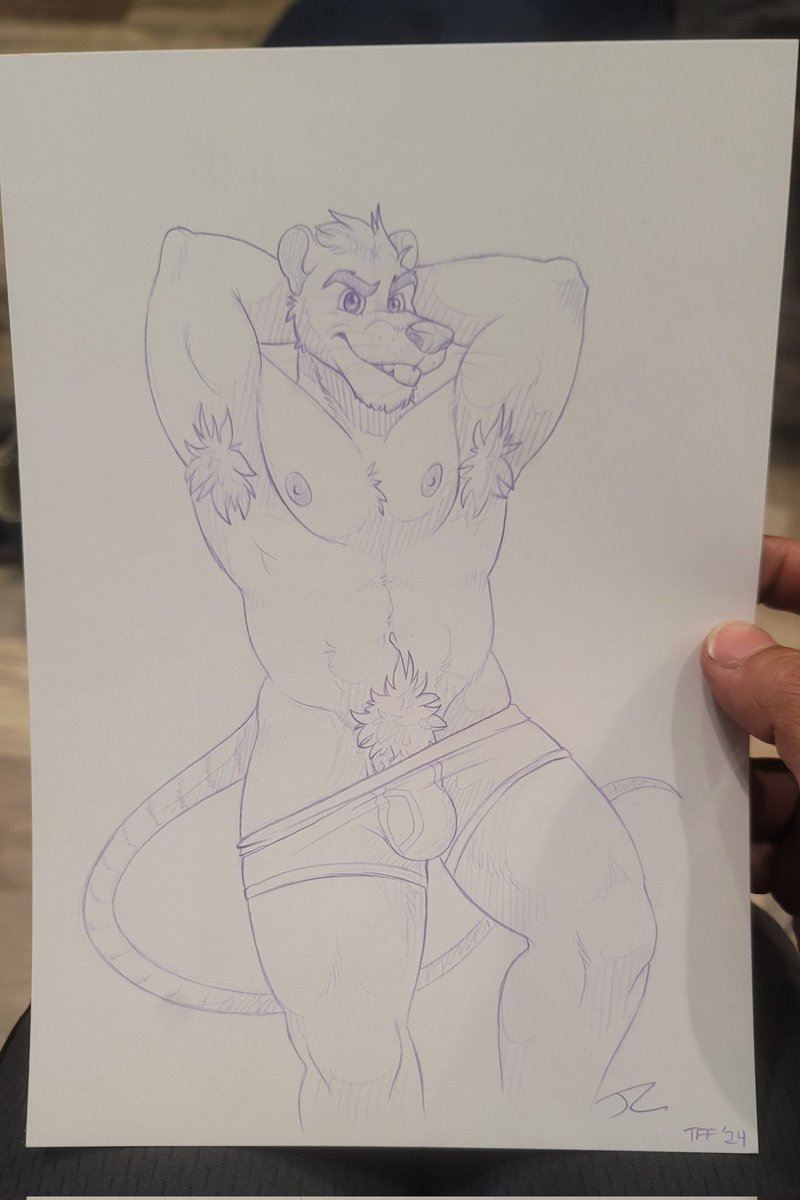 Looks like he needs some help getting those off 😉 Beautiful sketch I got from @JackalooComics at TFF 💕💕