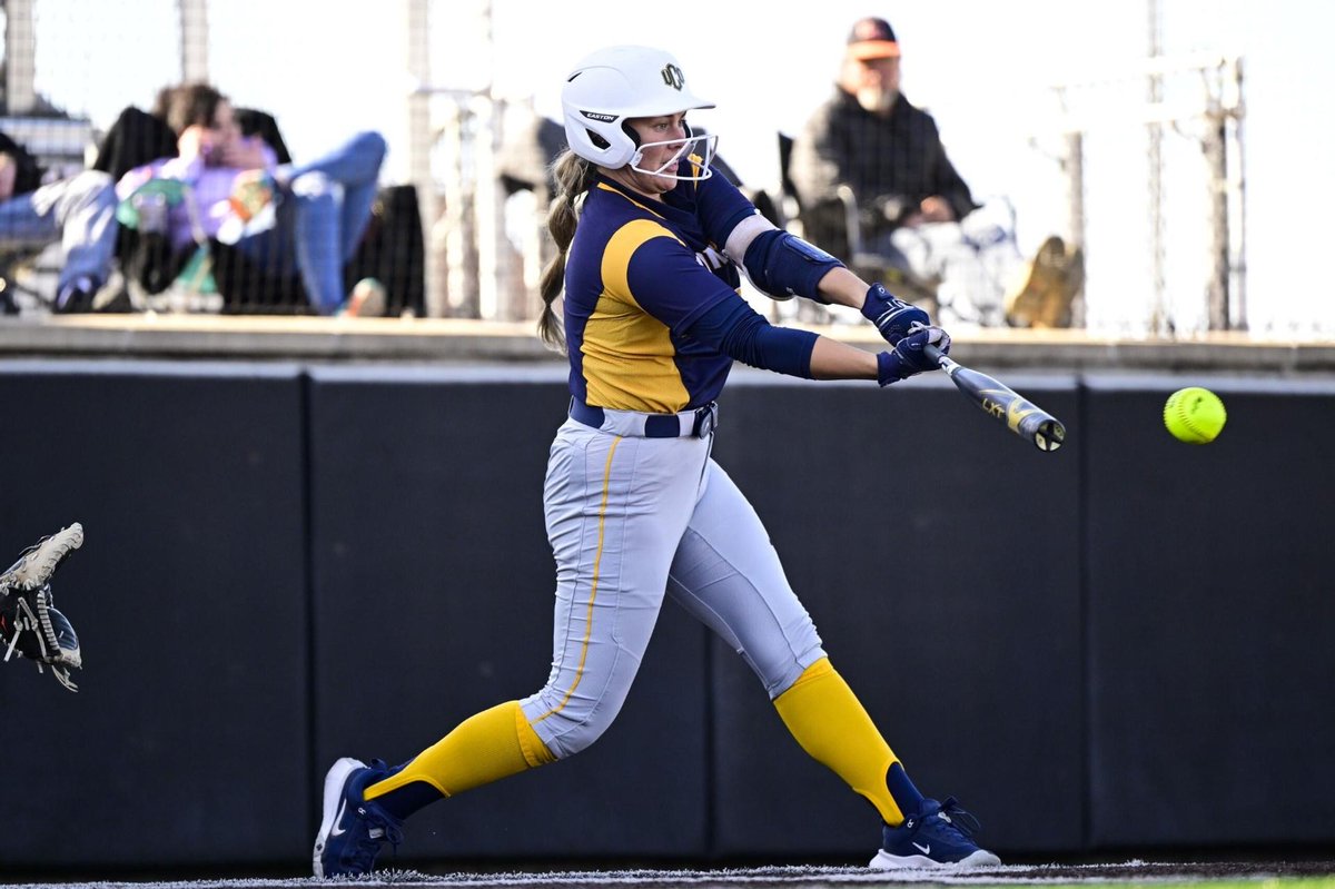 11th-ranked <a href="/UCOSoftball/">UCOSoftball</a> kept rolling today, banging out 27 hits in a doubleheader sweep of St. Cloud State on the second day of the MIAA/NSIC Challenge. bronchosports.com/news/2024/3/16…