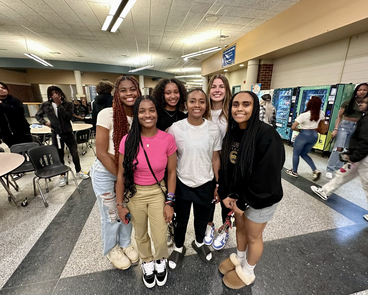 MonacanGBB's tweet photo. 🌟ALL STARS🌟

Loved supporting our senior guards Amirah Washington (@Officialxamirah) and Zofia Enriquez (@RvaZoe) as they represented the Chiefs in this year’s @804AllStarGame!!

#ChiefPride #rvaW @cfieldsports https://t.co/j0uZ3AwLKG