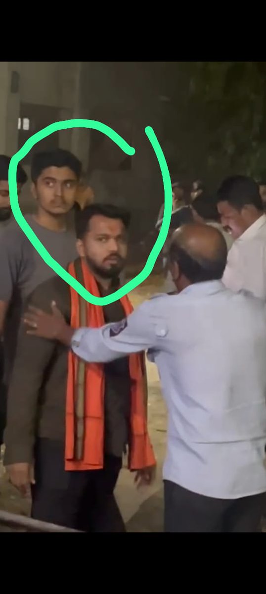 AjazMokamjiwala's tweet photo. International Muslim Students studying in Gujarat University were allegedly attacked,religious slogans raised while they were praying Taraweeh prayers.
These Anti Nationals are not only threat to India but also to the International Community.

De-radicalise Hindutva. @sdpofindia https://t.co/RKYyR0oqFc