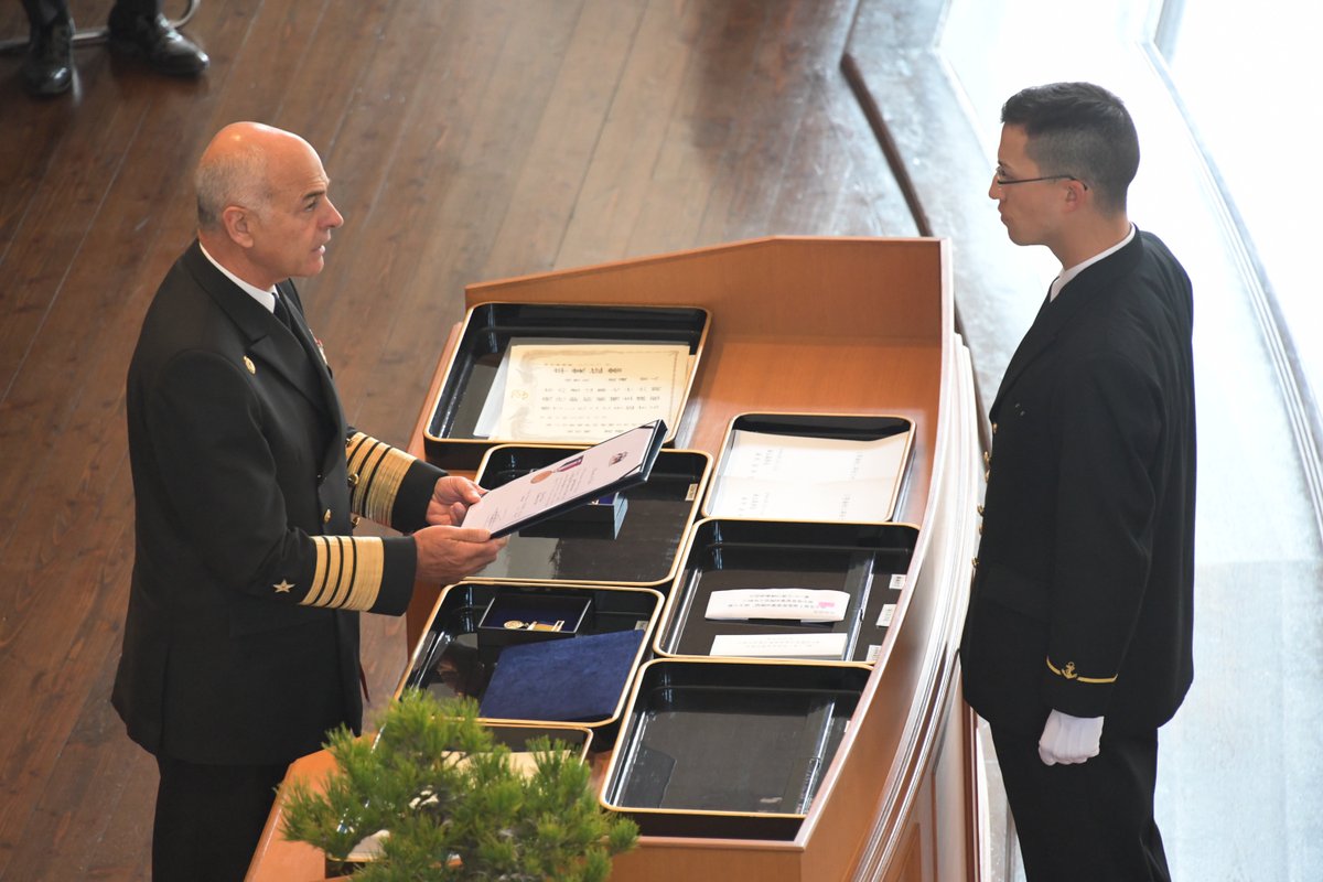 日本を訪問中のチリ海軍司令官デラマサ大将が海上自衛隊幹部候補生学校