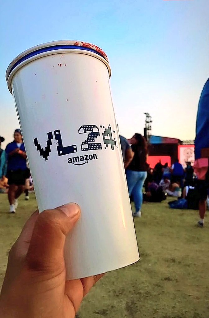 Ingrid_Poblano's tweet photo. Rockeando la vida... 😎🤘🏽

#VL2024 #VLINDIO24 #VL24 #VL https://t.co/t9Fb5C16cY