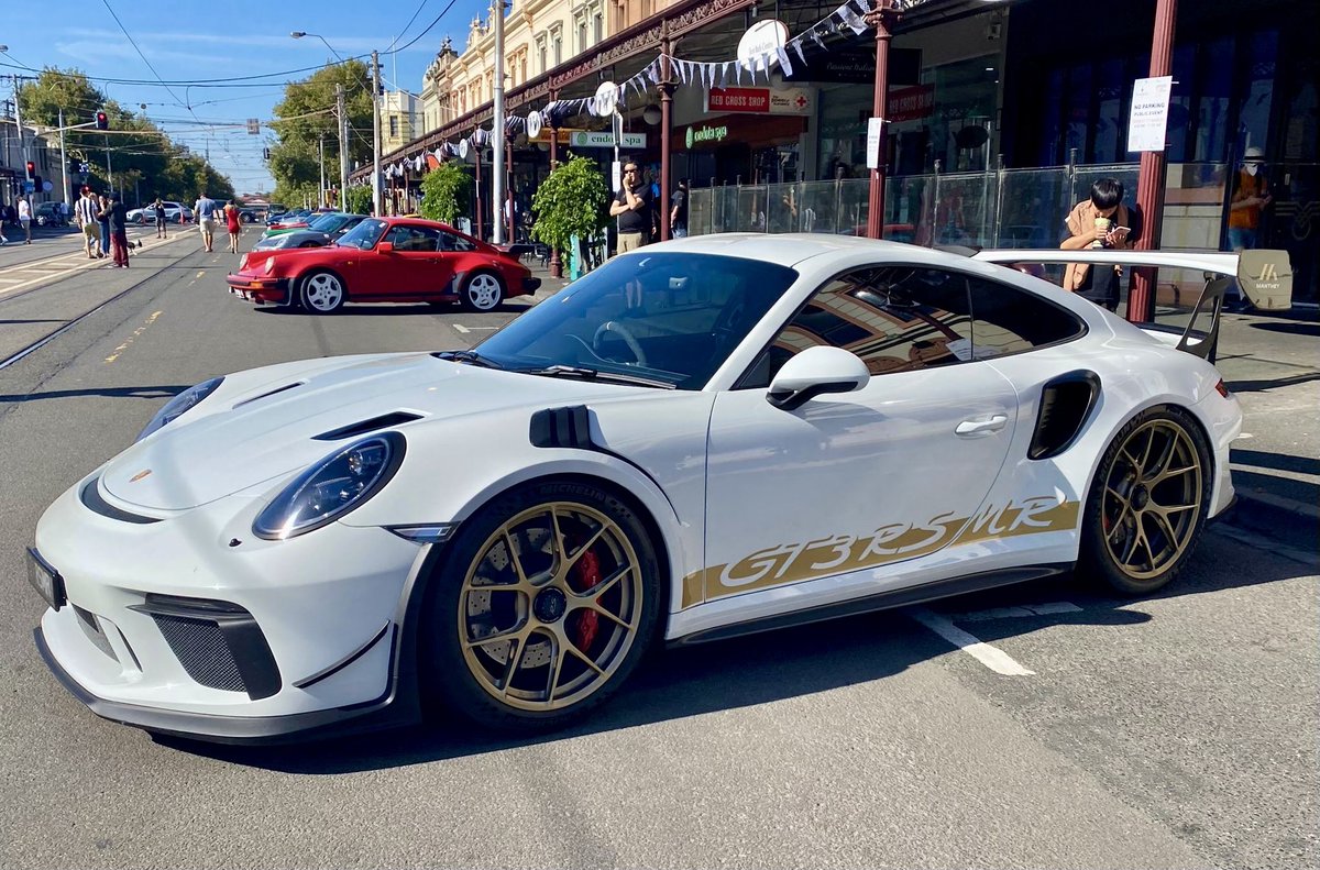 phitchener9's tweet photo. Fast car anyone? #southmelbourne #coffeeandporsche #pedaltothemetal #4onthefloor #3onthetree #sundayfunday https://t.co/YcIlQkjSBN