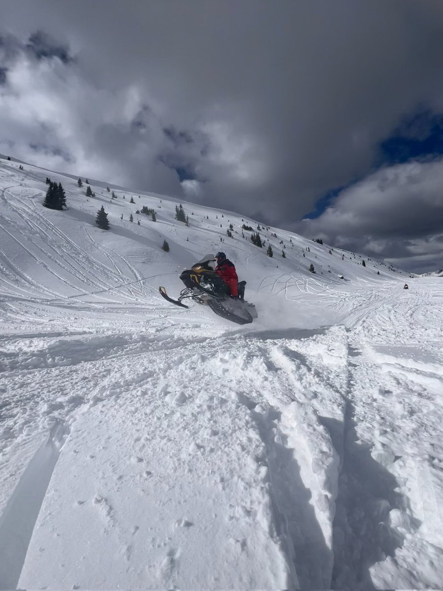 lavalleemi's tweet photo. Found a fun jump in the bottom of a bowl at Vail Pass https://t.co/jQzB7yOTpZ