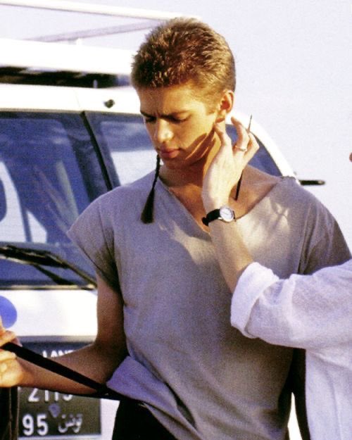 rarasden's tweet photo. hayden christensen at star wars attack of the clones set, a pretty thread🧵🫶🏻 https://t.co/pwBYsHdkzo