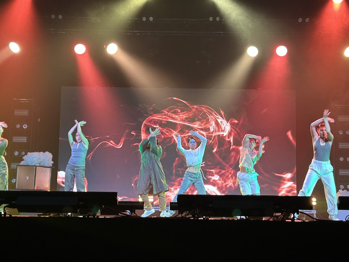 JenniferB75's tweet photo. Another impressive fashion show! #caisa Thank you for supporting @CHFHope and raising $11,000 for Art Therapy. https://t.co/hwA3FpUTaA
