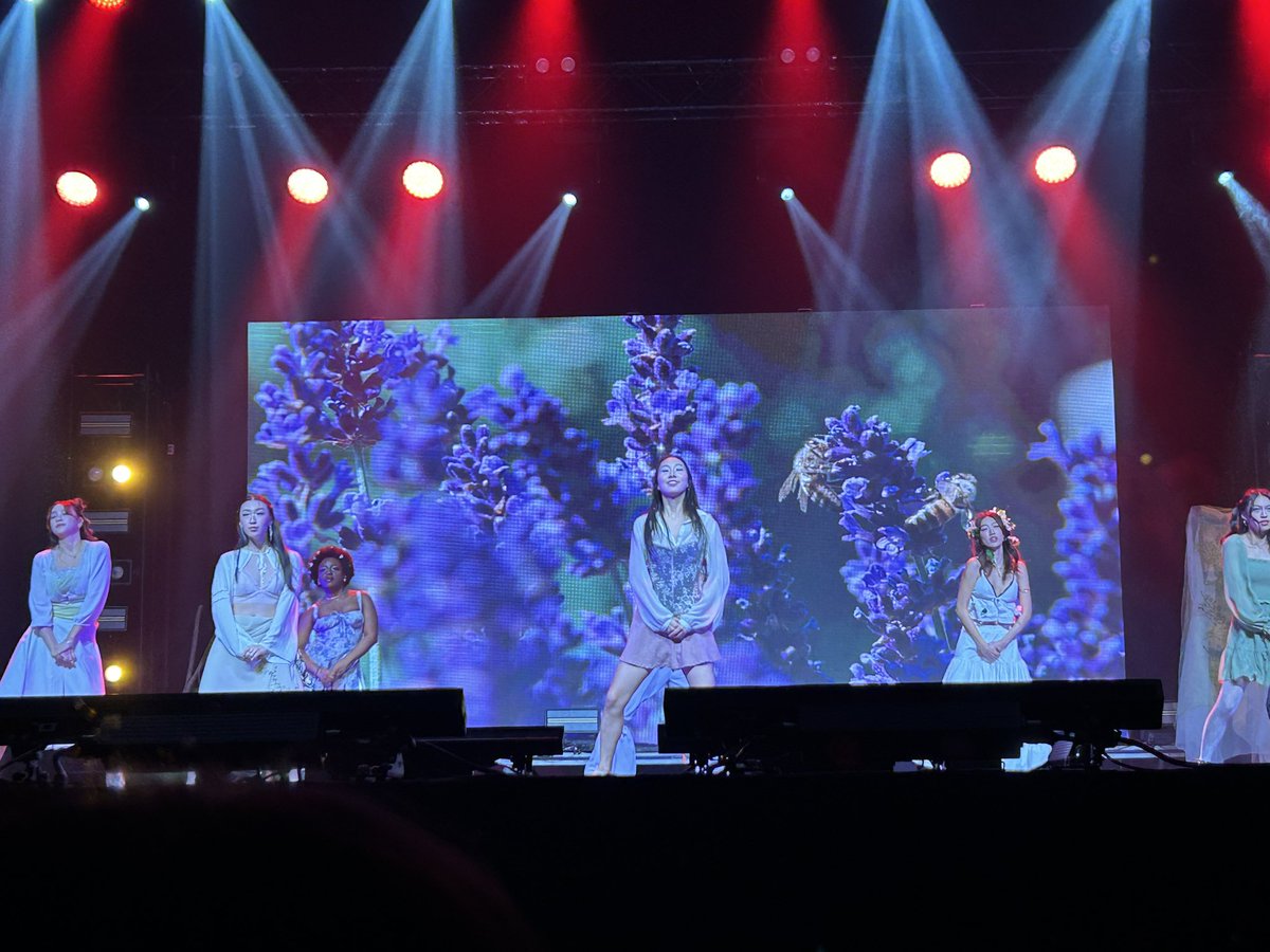 JenniferB75's tweet photo. Another impressive fashion show! #caisa Thank you for supporting @CHFHope and raising $11,000 for Art Therapy. https://t.co/hwA3FpUTaA