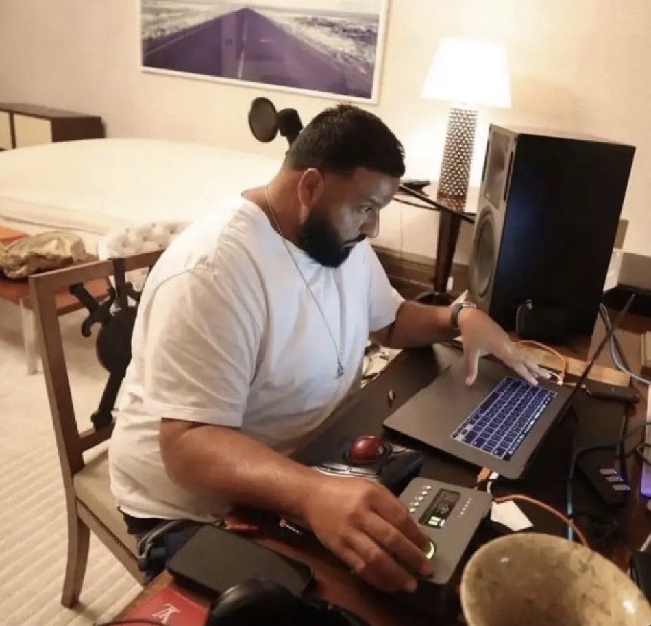 Ministerr's tweet image. Me at 3 am buying a random memecoin i just saw on twitter