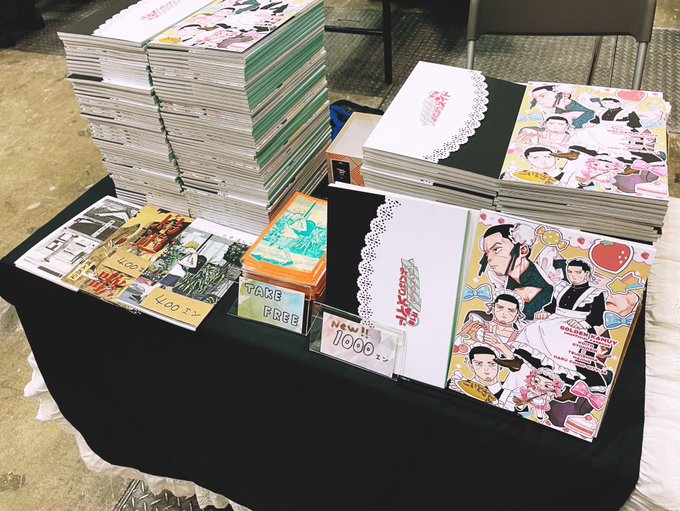 設営できました!新刊、表紙はレーザーカットでメイド服になってます❤️敷き布もメイドで、縫ってもらいました❤️よろしくお願いします🫶✨ 