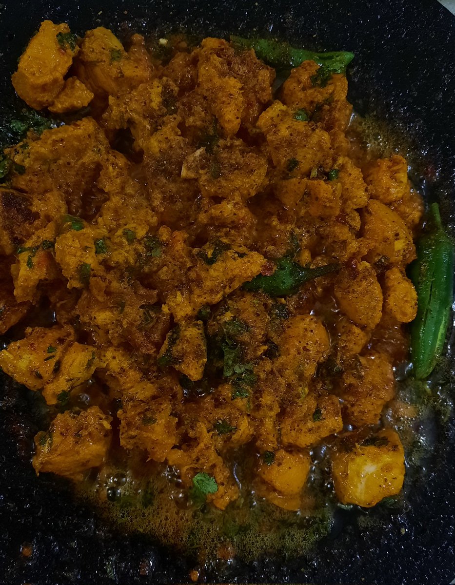 Made this Tawwa chicken for sehri. 
Tawwa is actually a Griddle, that is used for making chapati i.e flat bread in South Asia. This #recipe is recommended to be #cooked on griddle as it enhances the #taste and #texture, and it did.
Have you tried Tawwa chicken?

#Imadeit
#Cooking