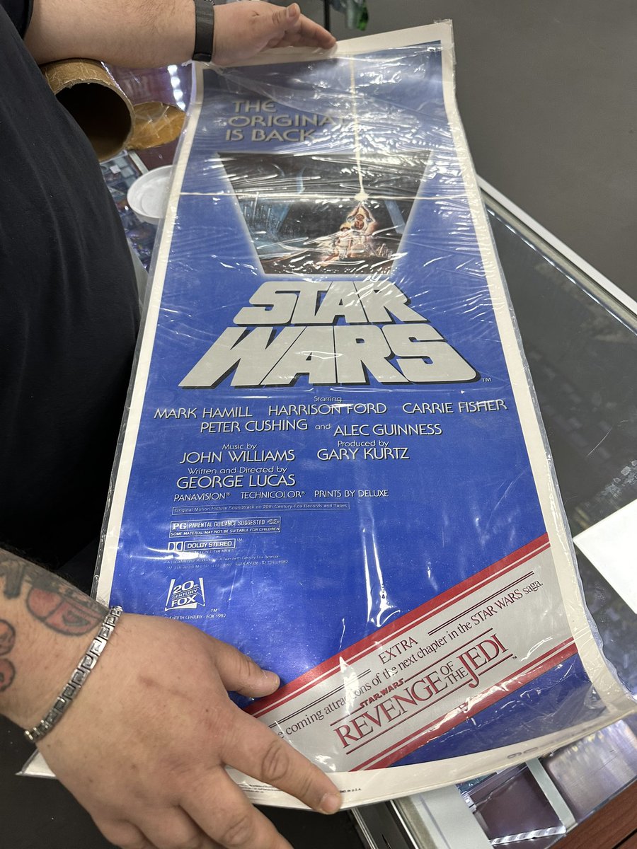 PeterAkeley's tweet image. Best find of the week! Please tell me my @GLucasTalkShow friends and family can spot the interesting bit.