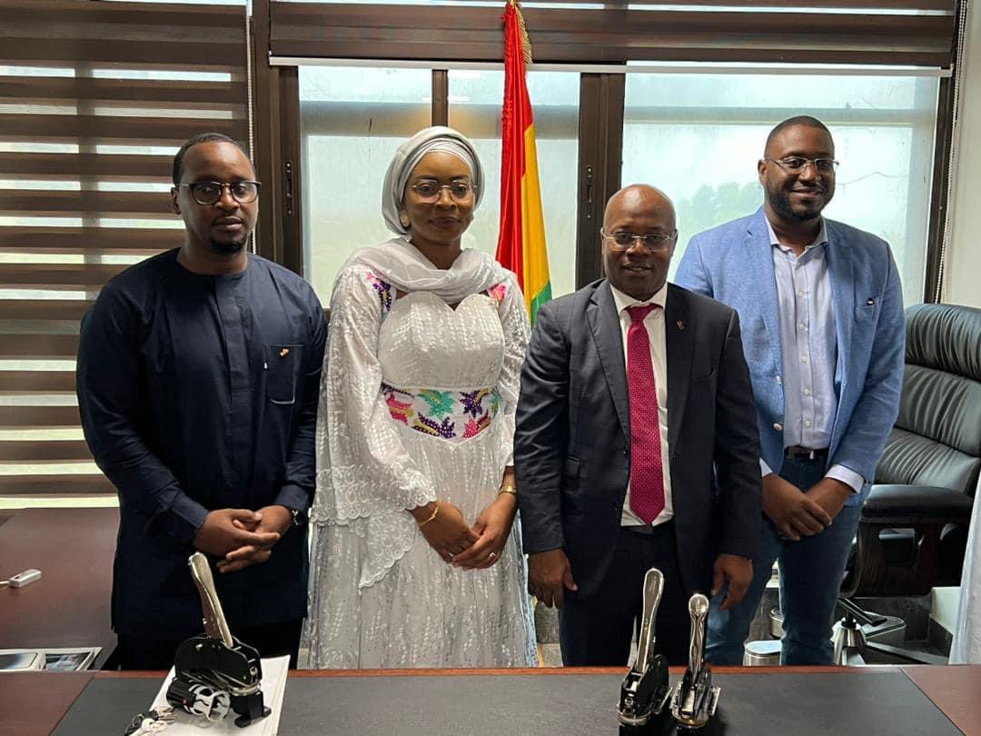 Une nouvelle ère au <a href="/MPTEN_GN/">Ministère des Postes,Télécommunications et EconNum</a>, portée par un leadership féminin. Cette promotion du genre suscitera de l'enthousiasme en Guinée et à l'international. Saluons l'arrivée de Mme la Ministre <a href="/rppola/">Rose Pola Pricemou</a> . Merci au Ministre sortant, <a href="/diallousmane/">Ousmane Gaoual Diallo</a> , pour ses réalisations.