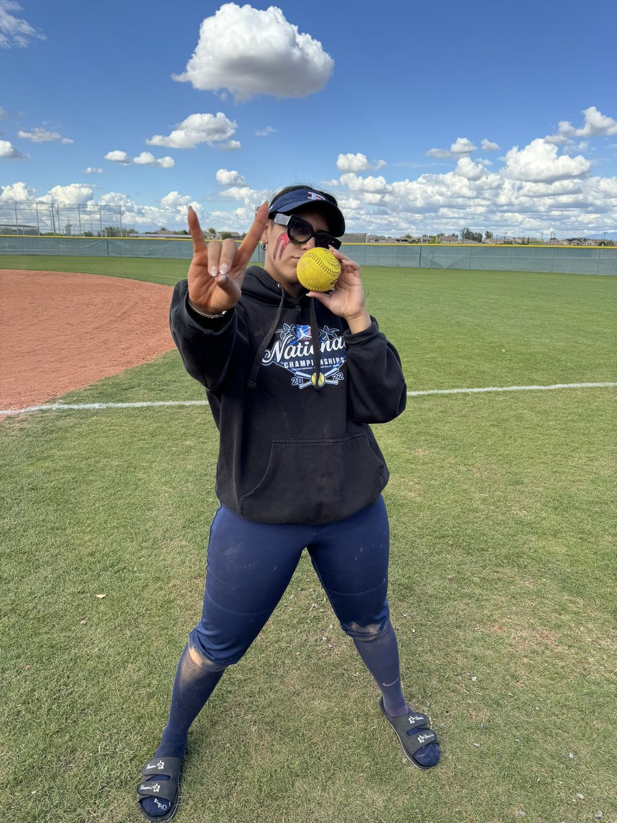PinnacleSB's tweet photo. Pinnacle leaves the Hamilton Invitational with the best record in the tourney, going 4-0. The Pioneers collected 18 hits on the day in wins over AZ College Prep and Desert Ridge. @SiennaCaro and Christina Meneses each Homered twice. Pinnacle improves to 11-2 overall. https://t.co/chnvsiOJyk