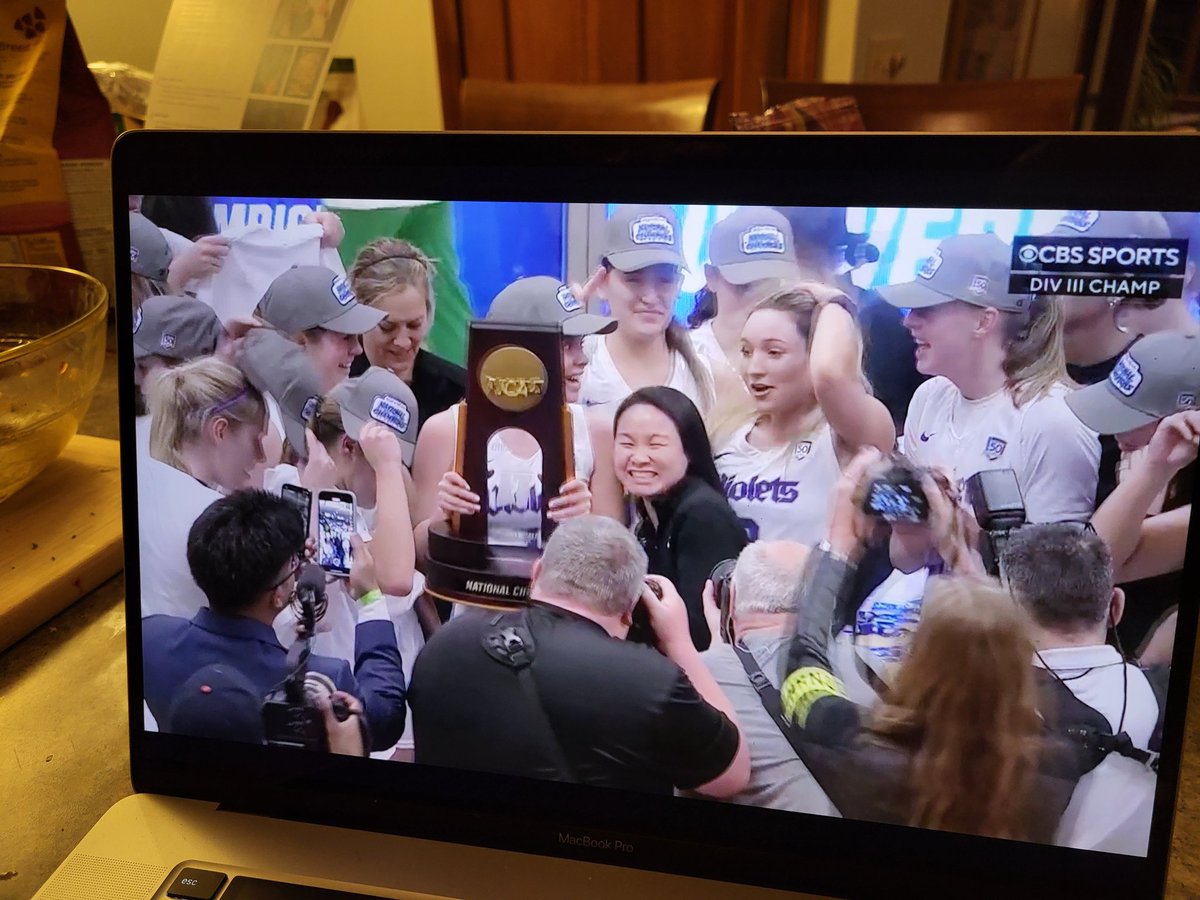 Congratulations @nyuwomenshoops, national champions!