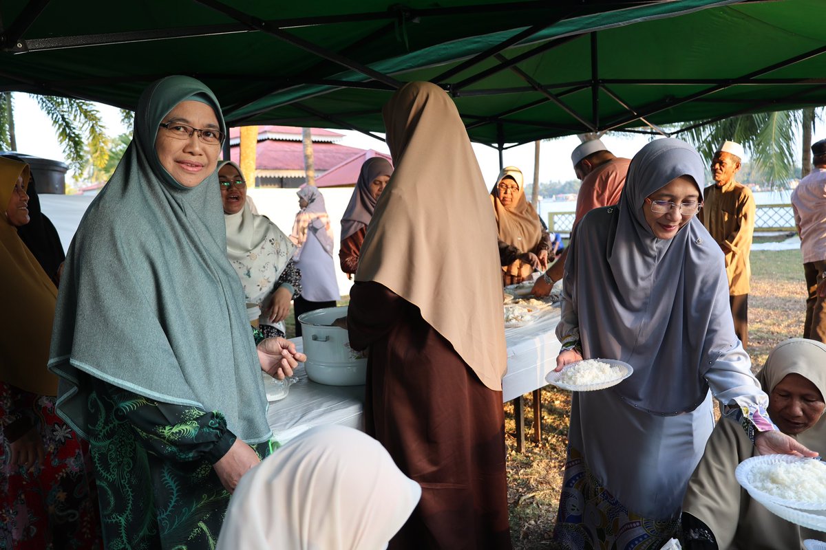 officialmumtaz's tweet photo. Program Tadarus Al-Quran dan Iftor Keluarga PAS Kawasan Tumpat di Dewan Terbuka Pantai Sri Tujuh. Alhamdulillah meriah dengan kerjasama semua pihak. Semoga amalan kita diterima Allah.
#alquran #bulanramadan2024 #penghayatanmembangunbersamaislam #kelantan #iftor #pantai7tumpat https://t.co/I5B87S24jv
