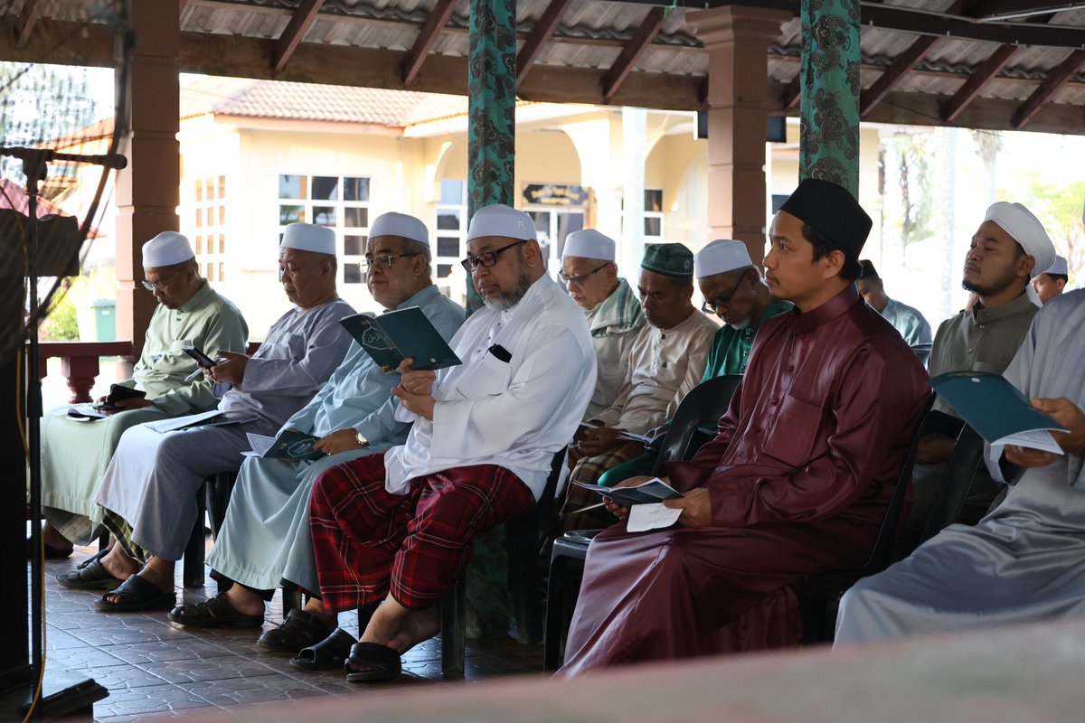 officialmumtaz's tweet photo. Program Tadarus Al-Quran dan Iftor Keluarga PAS Kawasan Tumpat di Dewan Terbuka Pantai Sri Tujuh. Alhamdulillah meriah dengan kerjasama semua pihak. Semoga amalan kita diterima Allah.
#alquran #bulanramadan2024 #penghayatanmembangunbersamaislam #kelantan #iftor #pantai7tumpat https://t.co/I5B87S24jv