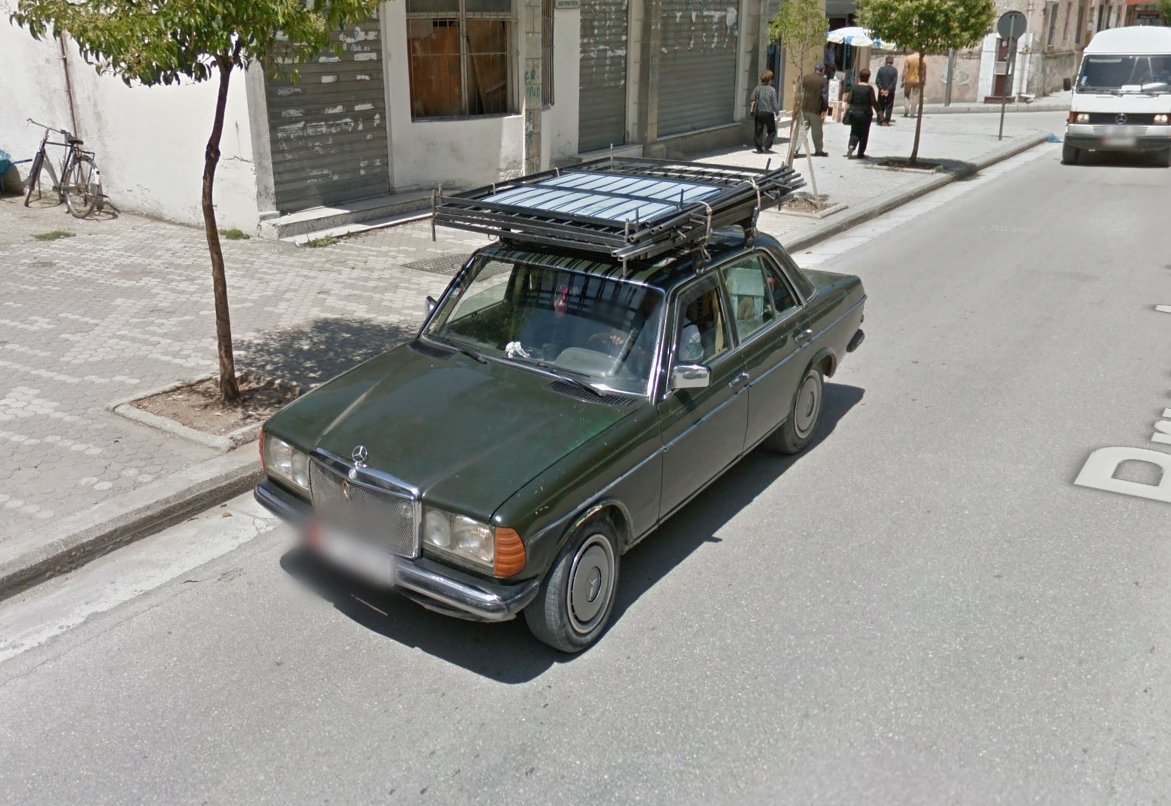 Cars_SV's tweet photo. Today's very random spot is this intensely brown E60 5-Series from a small town in Albania. Under the sun, it actually has a pretty nice shine. The sort of color you would expect from a Rolls-Royce, perhaps 

A bonus W123 workhorse in a lovely shade of green https://t.co/IolnYuSJ0d