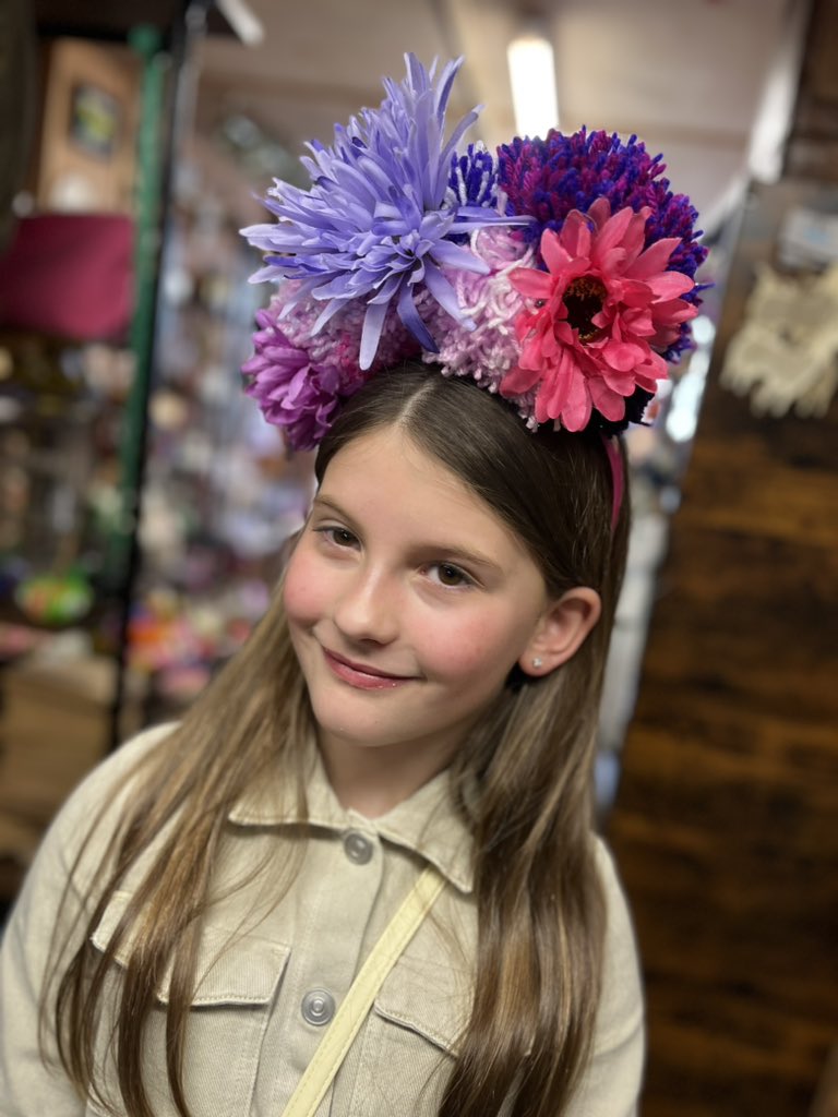 ISWAS_Gy's tweet image. Living my best life today hosting an 8th Birthday party for the lovely Lucy. The girls all did an amazing job and left wearing fabulous new pompom accessories! #LincsConnect #Pompom #CraftParty #Grimsby