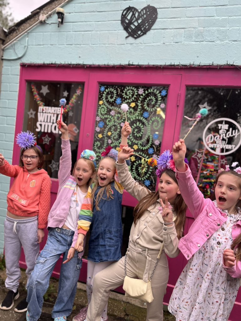 ISWAS_Gy's tweet image. Living my best life today hosting an 8th Birthday party for the lovely Lucy. The girls all did an amazing job and left wearing fabulous new pompom accessories! #LincsConnect #Pompom #CraftParty #Grimsby
